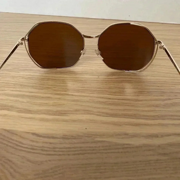 🆕Fashion Gold Metal Frame Sunglasses🆕 - Picture 5 of 5